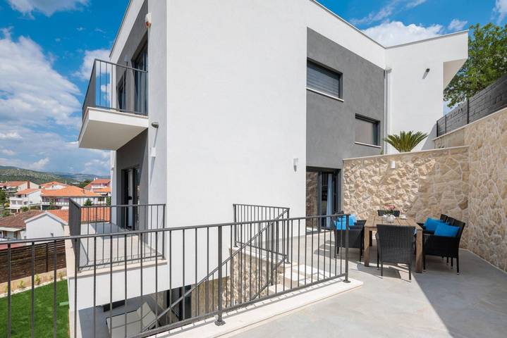 Villa pour 10 personnes, avec jardin, adapté aux familles à Trogir - 4