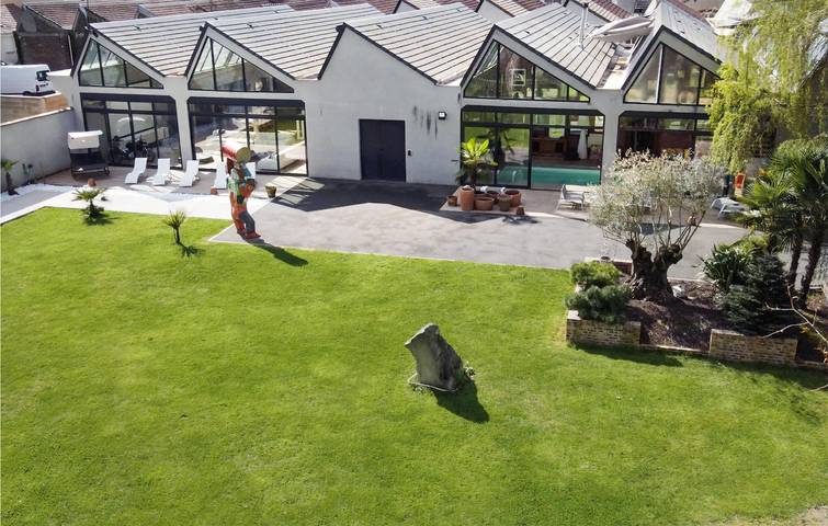 Casa de vacaciones para 10 personas, con jardín y terraza además de piscina y sauna - 1
