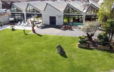 Maison de vacances pour 12 personnes, avec piscine et terrasse ainsi que jardin et sauna dans Essonne