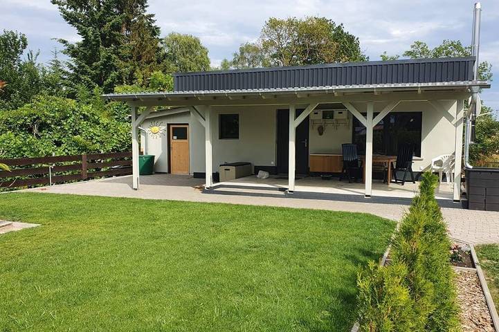 Bungalow für 2 Personen, mit Terrasse und Garten in Wesenberg