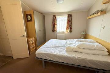 Bungalow for 6 People in Felixstowe, Suffolk, Photo 3