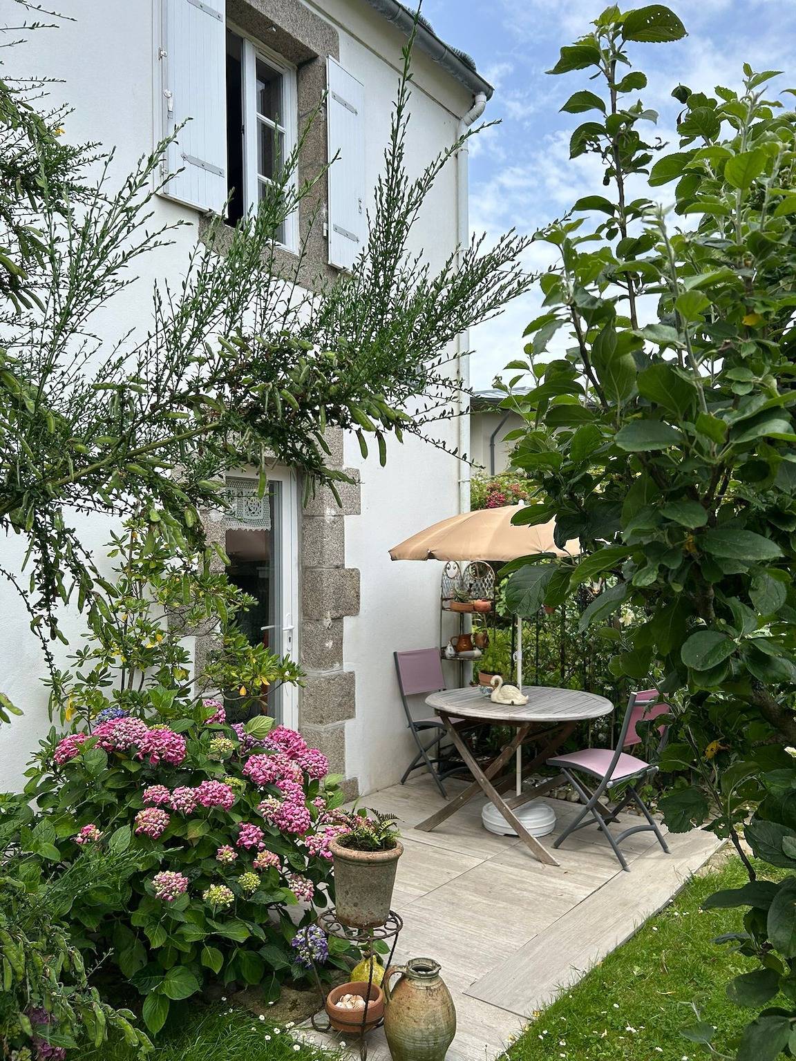Bed and Breakfast 'Chambre D'hôtes Les Hortensias' con terraza, jardín compartidos y Wi-Fi in Plougonvelin, Región de Brest