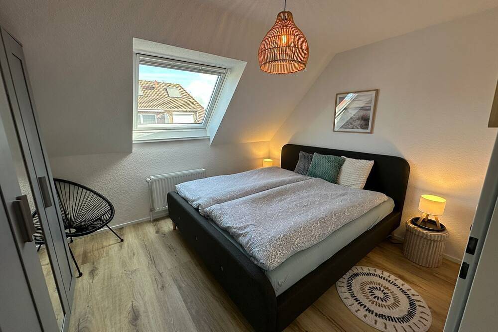 Ganze Wohnung, Ferienwohnung Strandnah in Norddeich, mit Balkon und Parkplatz in Norddeich, Norden und Umgebung