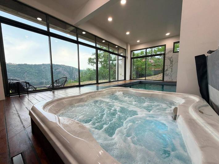 Appartement de vacances pour 2 personnes, avec Jacuzzi et Terrasse ainsi que Piscine et Vue