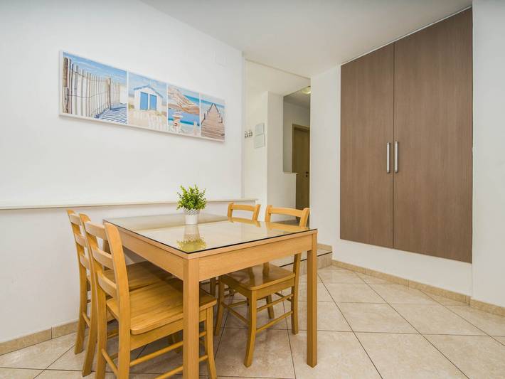 Ferienhaus für 20 Personen, mit Balkon und Garten, kinderfreundlich in Podstrana - 4