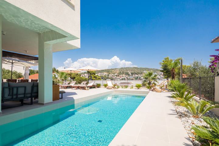 Villa pour 10 personnes, avec terrasse à Okrug Gornji - 3