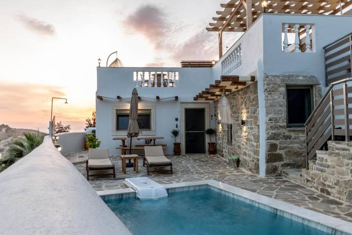 Ferienhaus für 4 Personen, mit Balkon und Terrasse sowie Pool und Ausblick