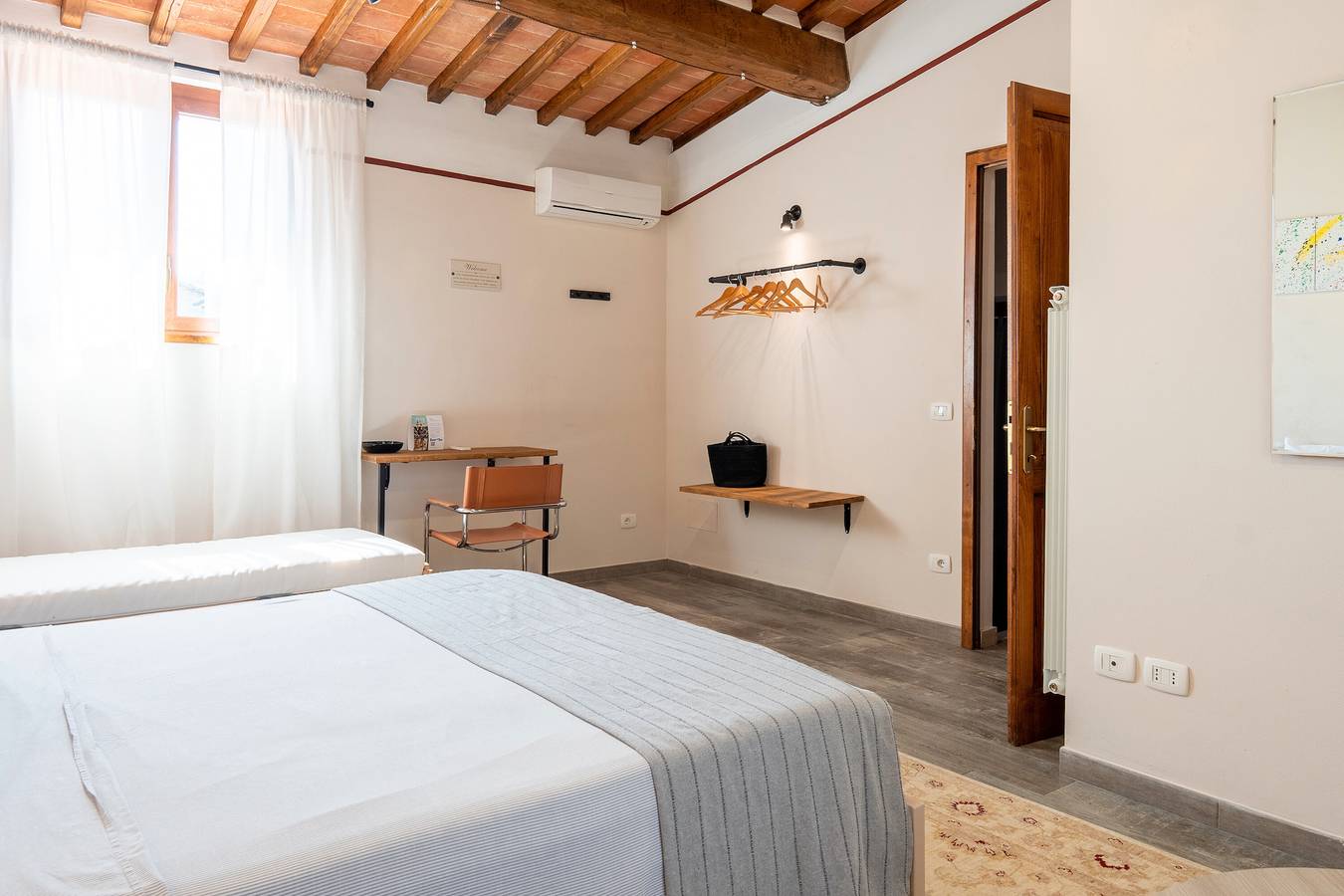 Bed and Breakfast 'Camera 4' com terraço partilhado, Wi-Fi e ar condicionado in Arezzo (província)