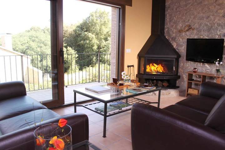 Casa rural para 6 personas, con vistas además de piscina y jardín, Se admiten mascotas en Las Planas - 4