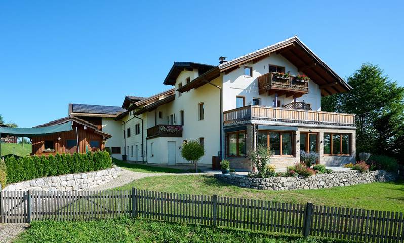 Ganze Ferienwohnung, Ferienwohnungen Monika Bauer - Ferienwohnung Kampenwand für 1-2 Personen (40 qm, Og) in Bernau am Chiemsee, Chiemsee