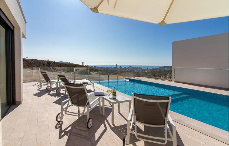 Retraite au bord de la piscine : 2,5 km de Finestrat in Finestrat, Costa Blanca
