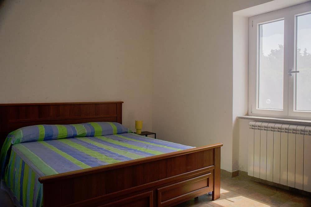 Casaleri is the ground floor of a Maremma reclamation farmhouse 3 km from the sea in Tarquinia, Viterbo Province