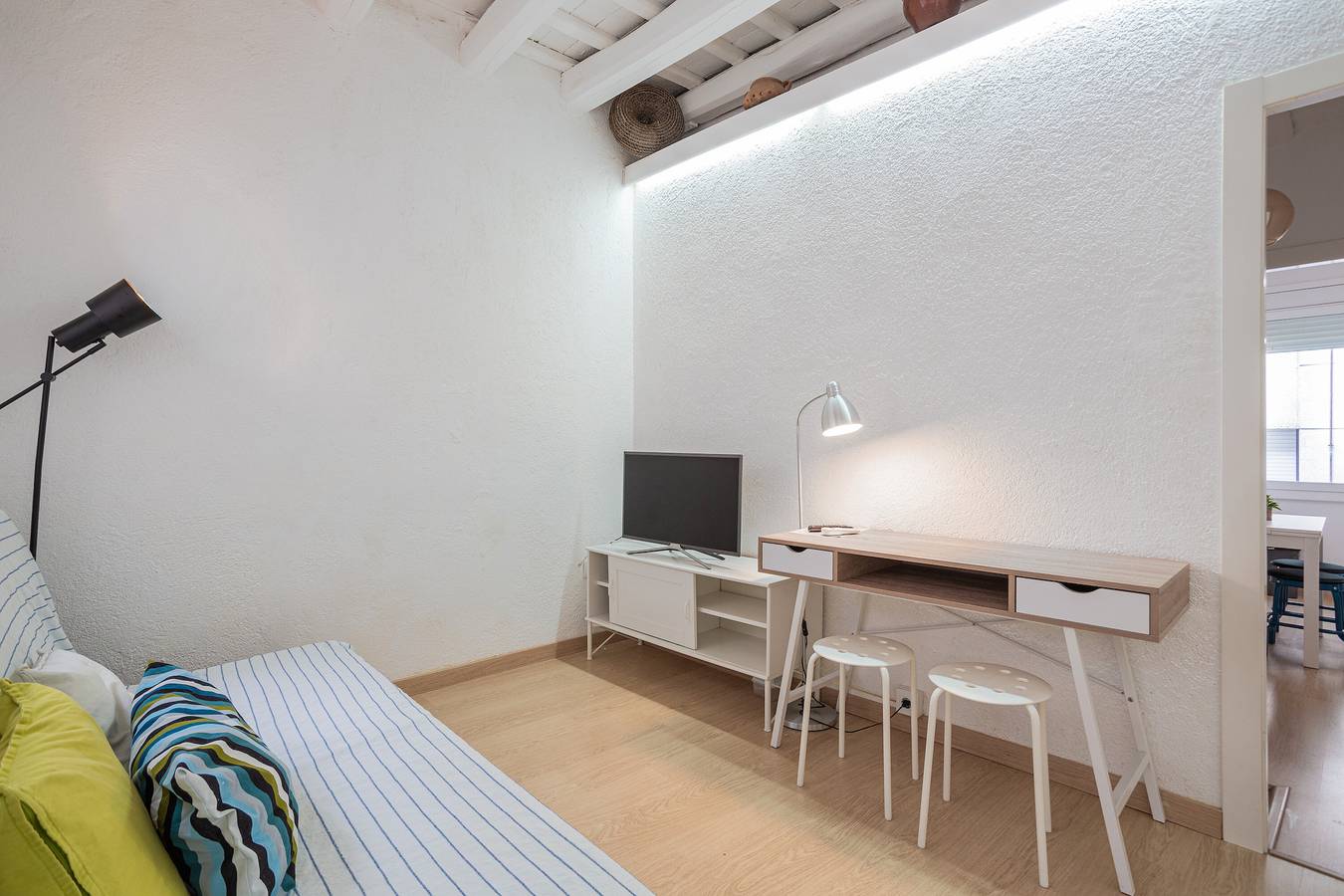 Entire apartment, Apartment 'Penthouse with Private Roof Terrace' with Sea View, Wi-Fi and Air Conditioning in Blanes, Costa Brava