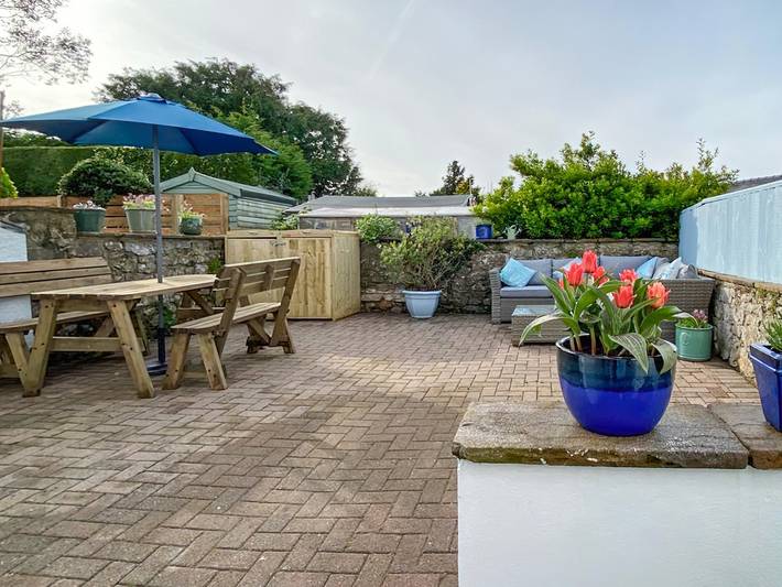 Log cabin for 6 people, with garden in Tenby