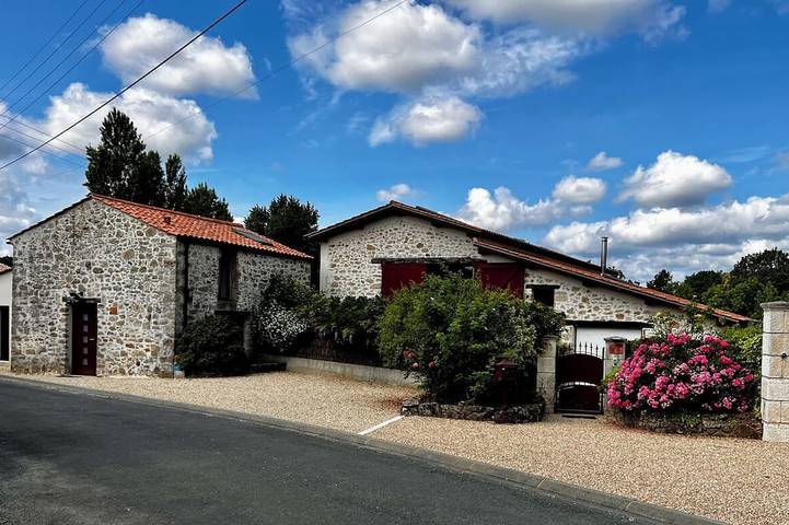 Gîte pour 4 personnes, avec Jacuzzi ainsi que Terrasse et Jardin à Saligny