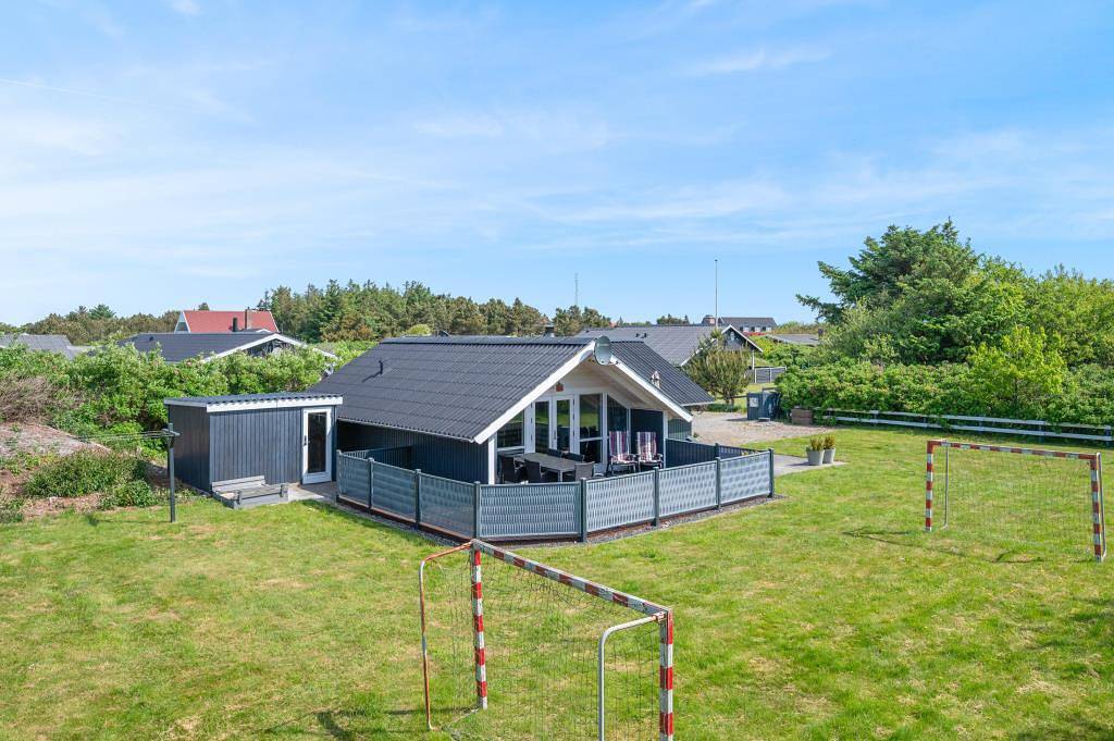 Gemütliches Sommerhaus mit viel Platz für Kinder – Hund erlaubt in Bjerregård, Holmsland Klit