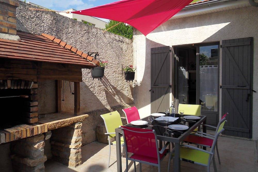 Le Refuge du Drapeau. Rated 3*. House with courtyard and garage, sleeps 8. in Dijon, Dijon region