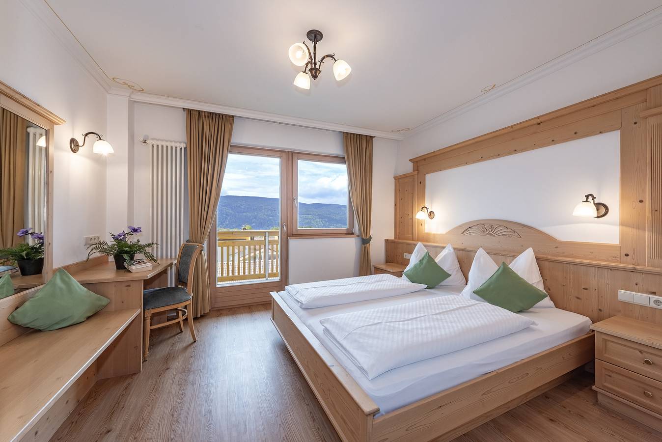 Ganze Wohnung, 'Residenz Diana Ferienwohnung 201' mit Bergblick, Balkon und Wlan in Terenten, Dolomiti Superski