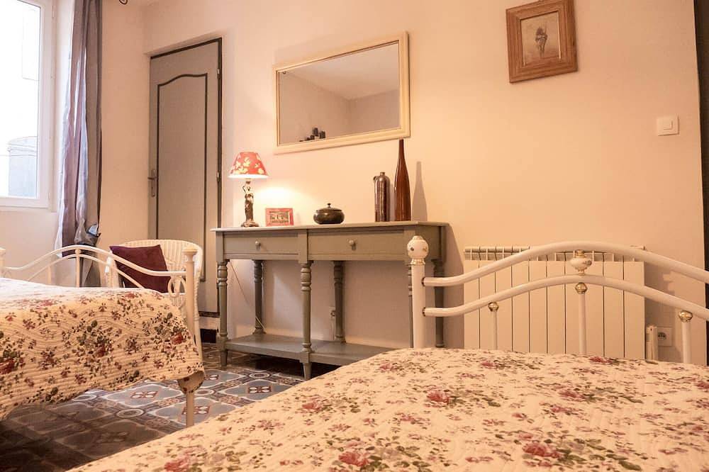 Charming stone house 3* small heated swimming pool near Pezenas in Cazouls-d'Hérault, Côte d'Améthyste