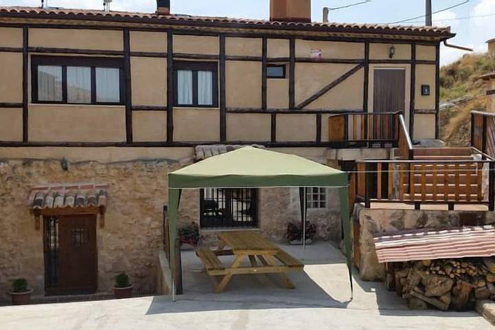 Cottage for 9 people, with hot tub and garden - 1