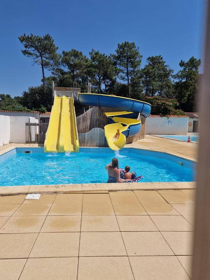 Camping pour 4 personnes, avec jacuzzi ainsi que piscine et terrasse à Longeville-sur-Mer - 3