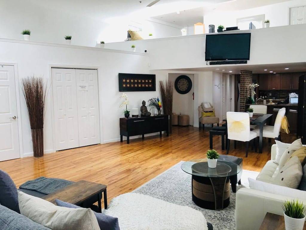 Ganze Wohnung, Amazing Bi-Level Condo nur wenige Minuten vom Times Square und American Dream Mall in North Bergen, Hudson County