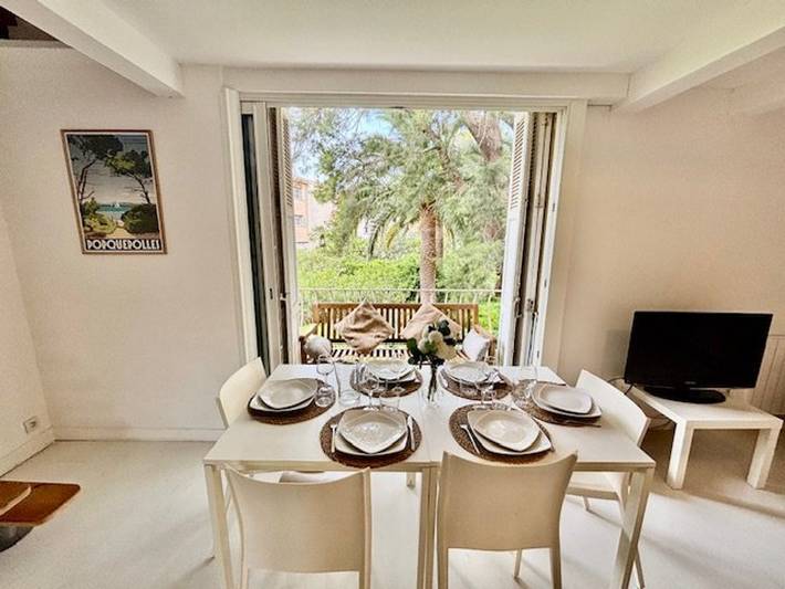 Apartamento entero, Apartamento familiar y tranquilo en el centro de Porquerolles - 6 pers. in Hyeres, Costa mediterránea (Francia)