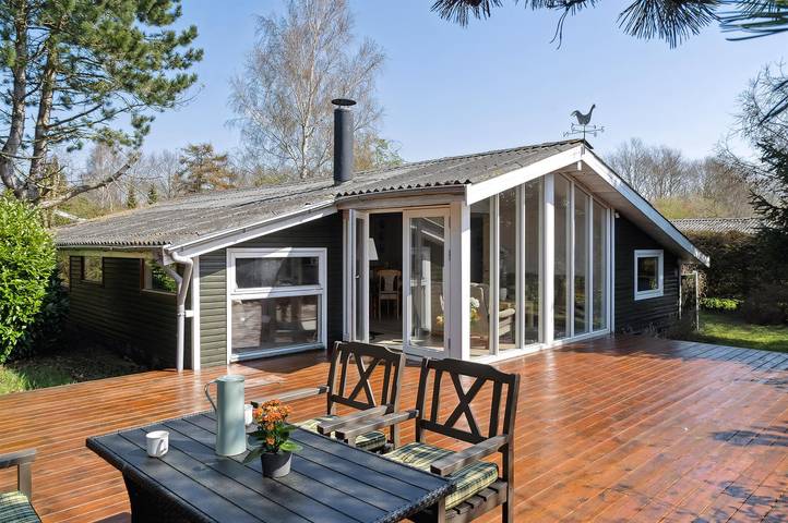 Ferieudlejning for 6 personer, med Terrasse og Have i Nysted