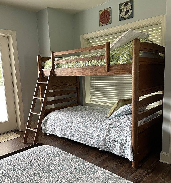 Wunderschöne Seeufer Vermietung mit natürlichen Sandstrand 6 Schlafzimmer / 3 Badezimmer in Lake Gaston