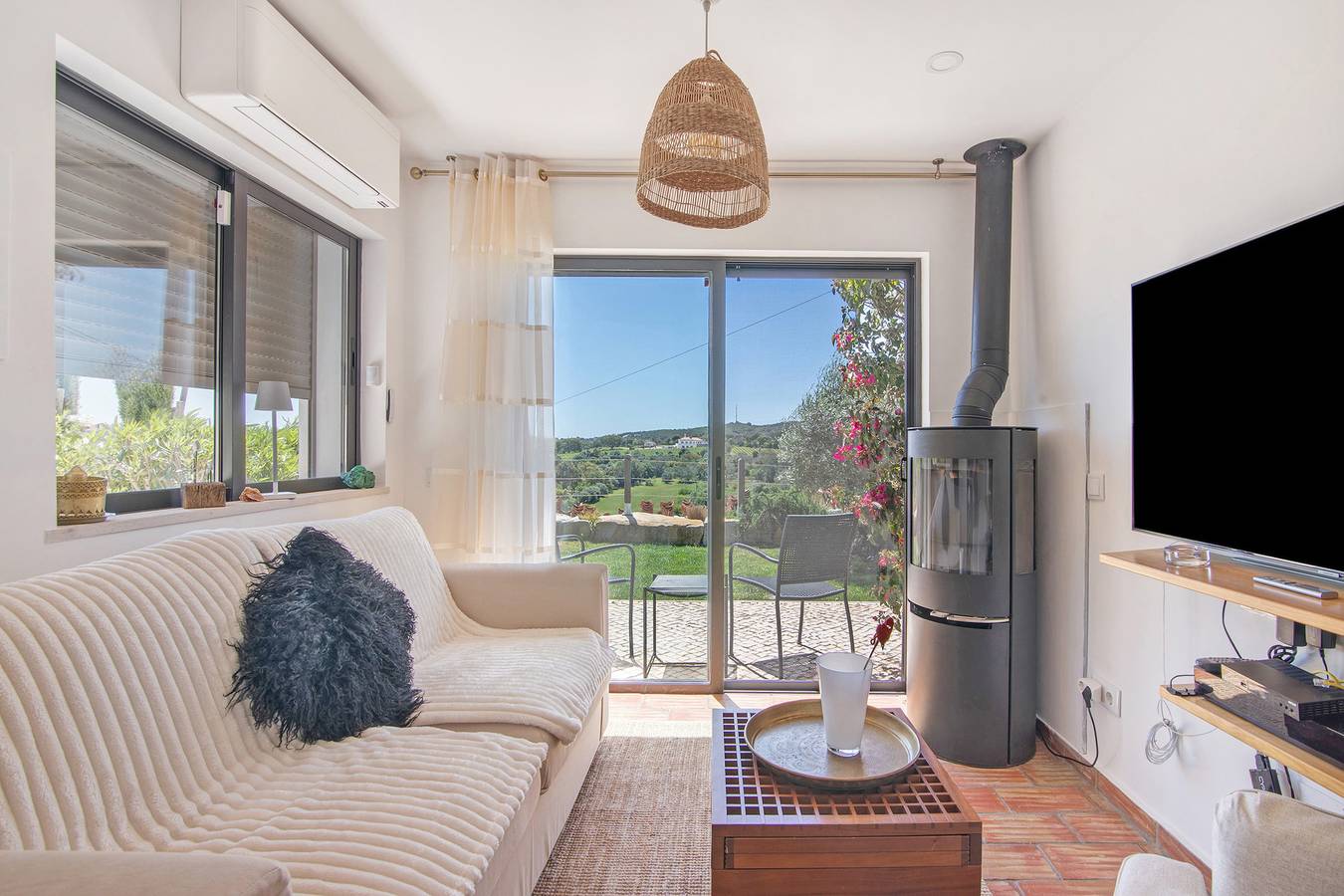 Apartamento inteiro, Apartamento 'Casa 3 Limões' com vista para a montanha, Wi-Fi e ar condicionado in São Brás de Alportel, Serra do Caldeirão