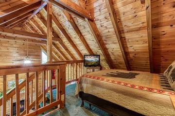 Log Cabin for 4 Guests in Pigeon Forge, Sevier County, Picture 4
