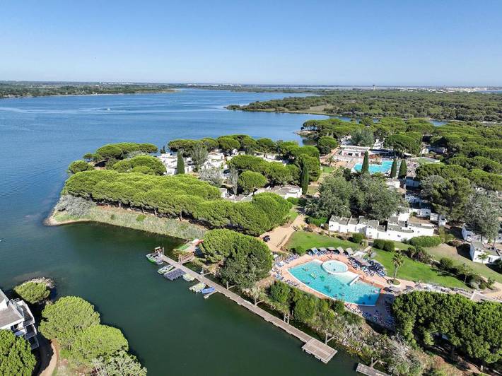 Hôtel pour 3 personnes, avec bassin pour enfant et jardin