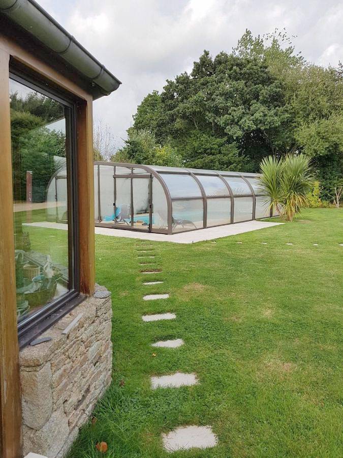 Location de vacances pour 4 personnes, avec piscine ainsi que jardin et vue à Plouzélambre - 2