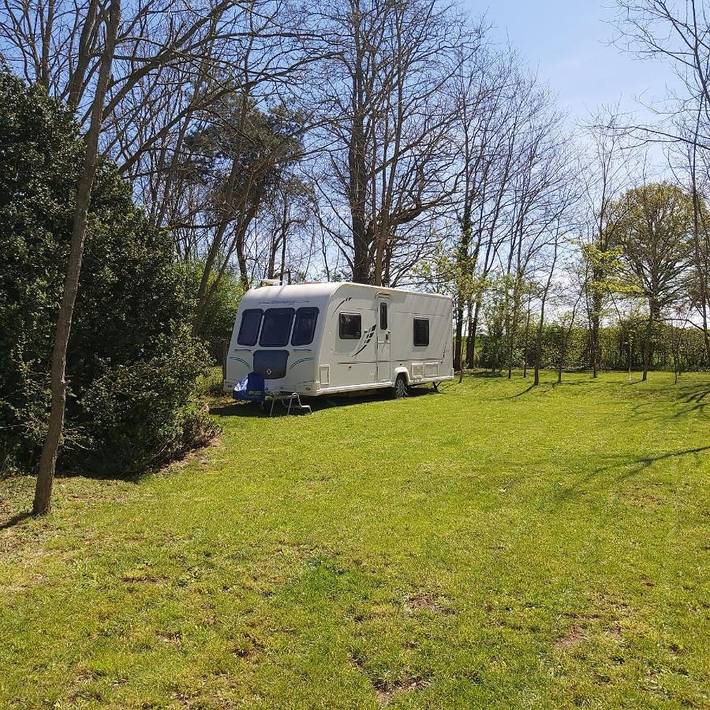 Camping pour 4 personnes, avec jardin ainsi que terrasse et vue