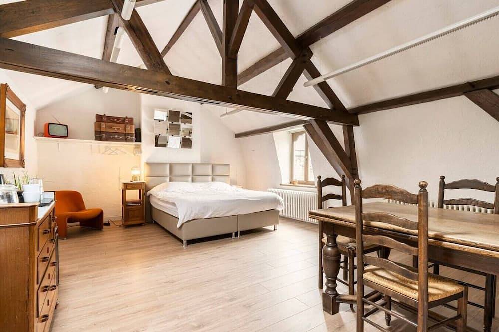Room N°4 / City Center Charming Attic Suite in Bruges, Provincia delle Fiandre Occidentali