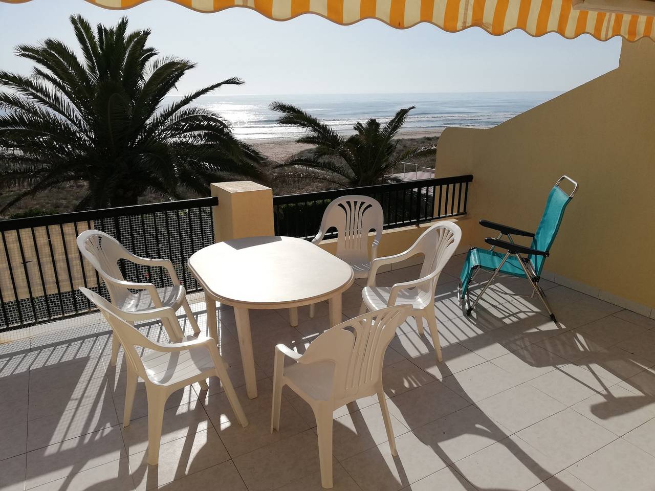 Apartamento entero, Apartamento frente al mar en Playa de Xeraco con piscina in Playa Xeraco, Jaraco