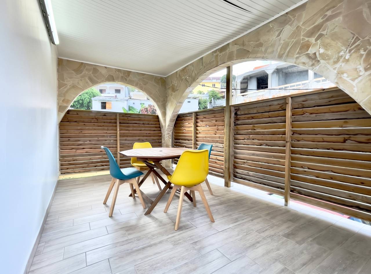 Apartamento entero, Apartamento acogedor en Case-Pilote con terraza - 65 m² in Case-Pilote, Martinica