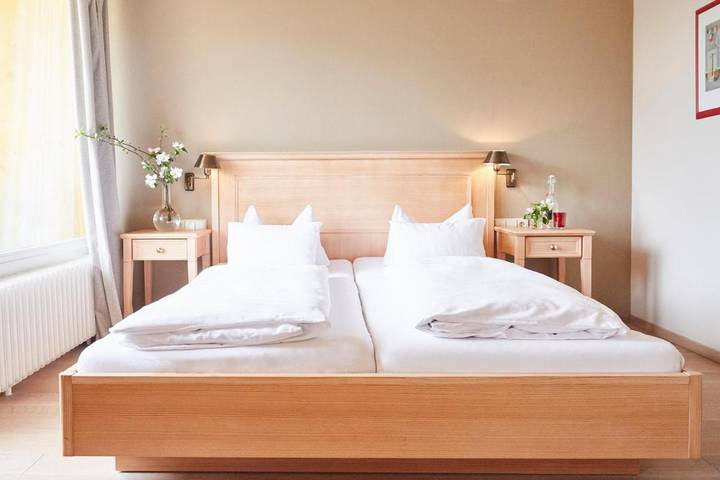Hôtel pour 3 personnes, avec terrasse et sauna ainsi que piscine et vue