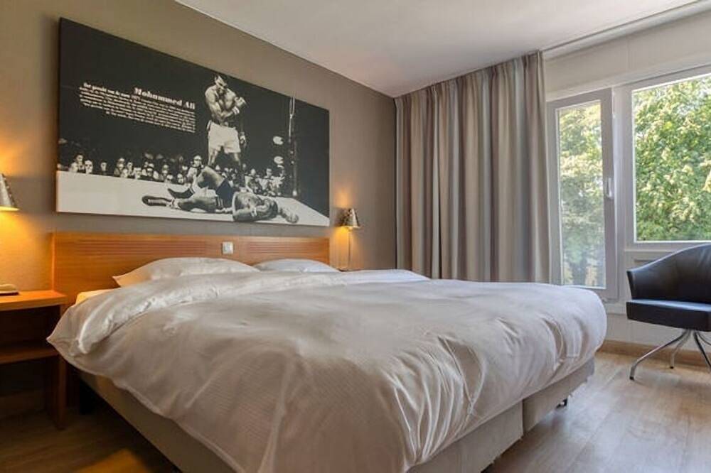 Your Relaxing Getaway Awaits! 2 Relaxing Units, Indoor Pool, Free Parking! in Zutphen, IJssel