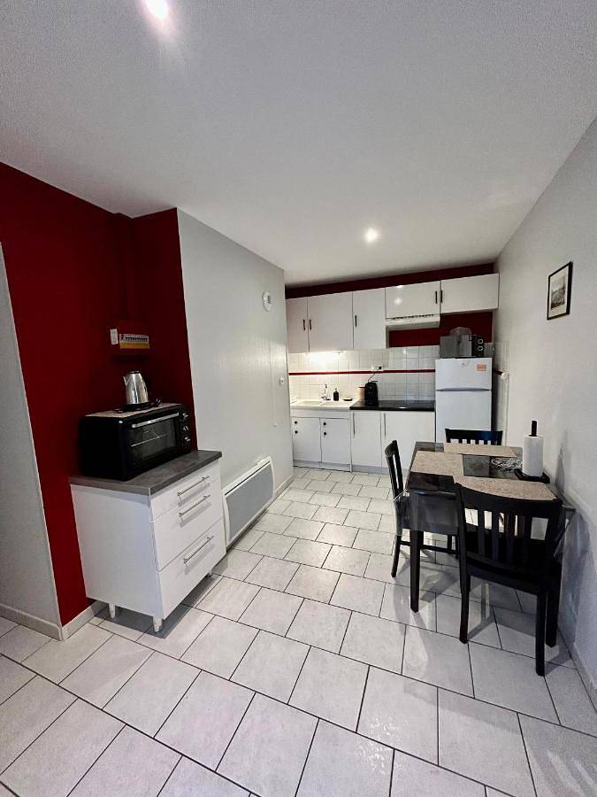 Appartement entier, One-Bedroom Apartment in Chaumont, Haute-Marne