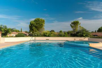 Gîte pour 4 personnes, avec piscine et jardin à Eyguières