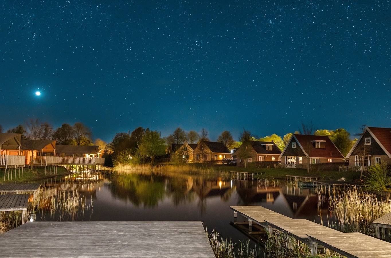 Vakantiepark Eigen Wijze — Het Strandhuis mit 4 Komfort-Häusern in Bant, Ijsselmeer