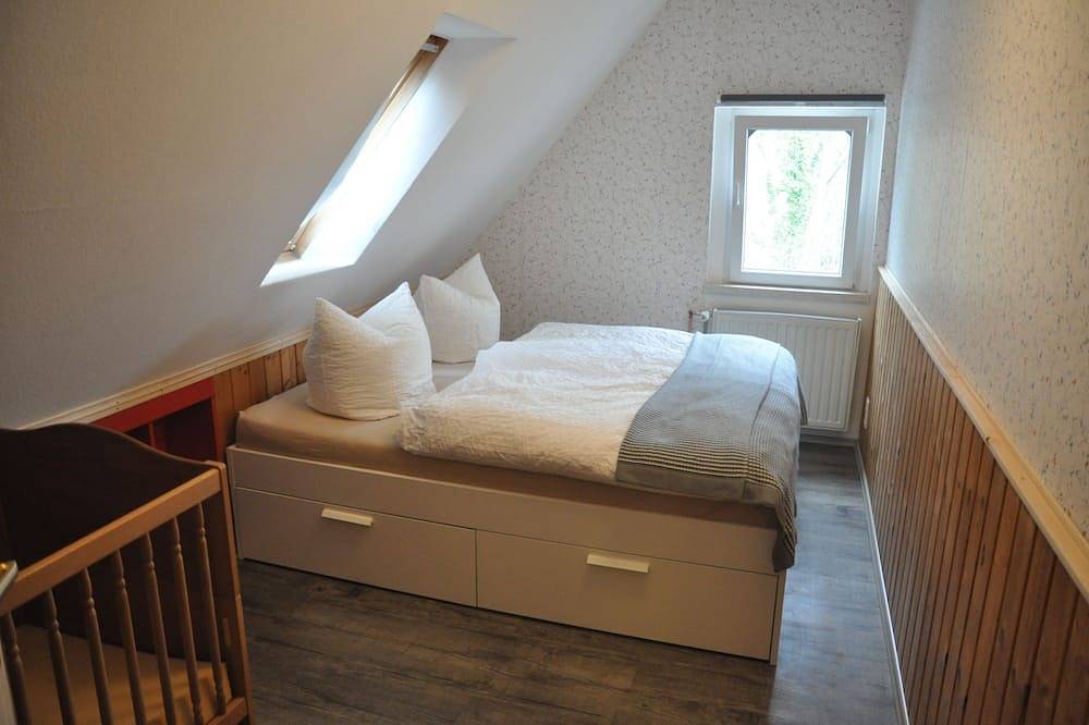 Ganze Wohnung, Historisch: Am Fuß des Elbhangs unweit des Blauen Wunders direkt am Elberadweg. in Loschwitz, Dresden