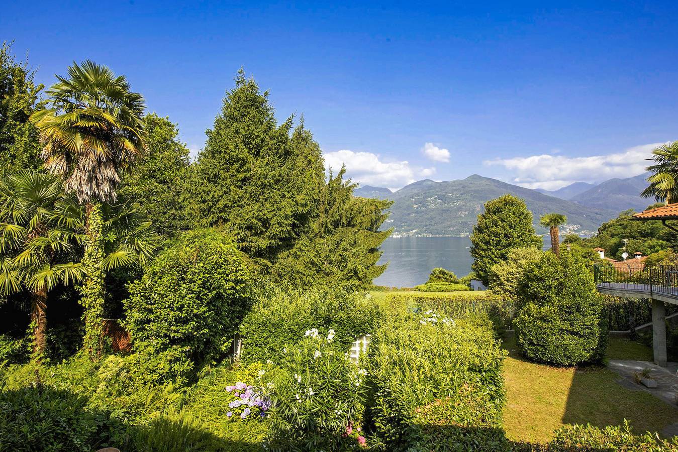 Casa Magnolia in Luino, Comune di Luino