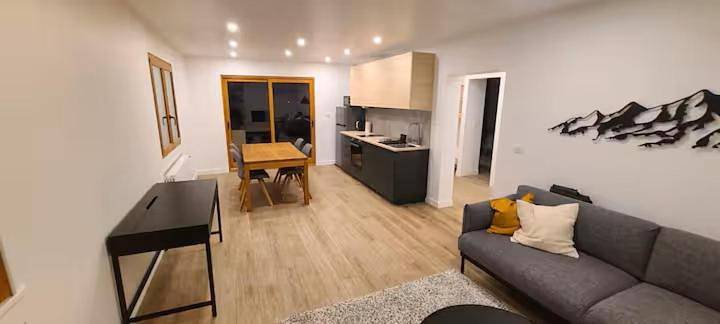 Appartement entier, Appartement Terrasse & Vue Montagne, 15 min Annecy in Fillière, Région d'Annecy