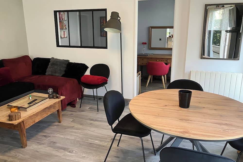 Ganze Wohnung, Apartment with south-east terrace, in the center of Rueil in Rueil-Malmaison, Hauts-de-Seine