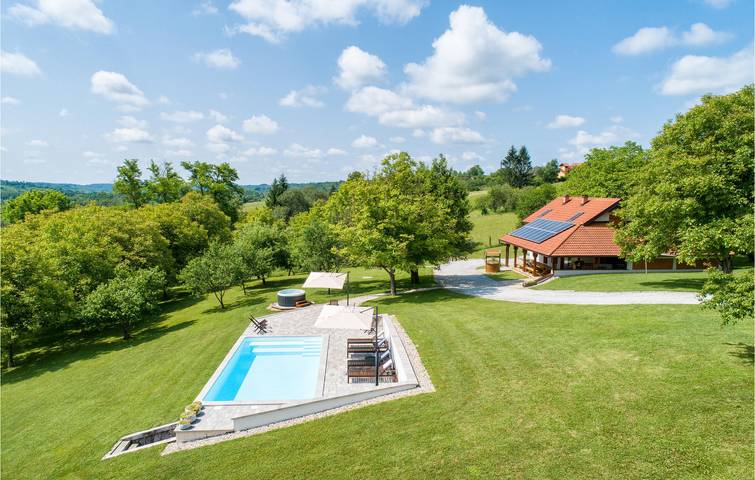 Modernes Apartment mit Pool und Terrasse, in der Nähe des Flusses Kupa in Sisak-Moslavina