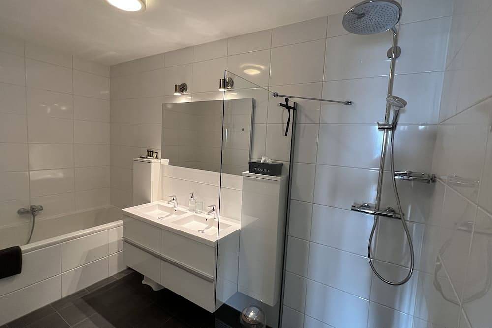 Entire apartment, Apê Calypso, luxury holiday apartment center of Rotterdam with view and balcony in Rotterdam, South Holland