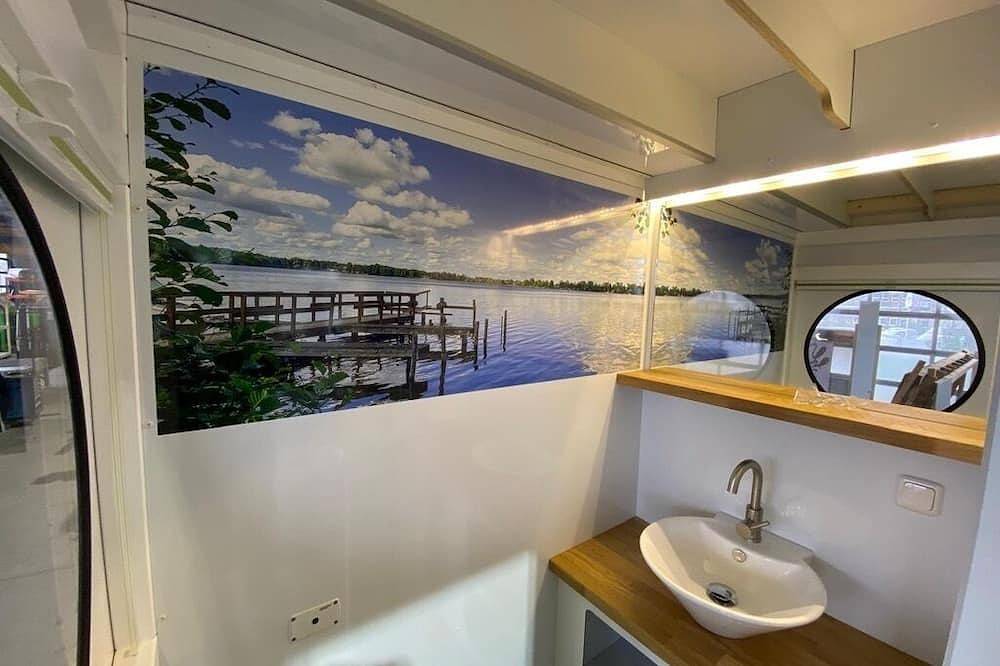 Hausboot Queen Emma! Tiefenentspannung auf sanft schaukelnden Wellen!!! in Zehdenick, Ruppiner Seenland