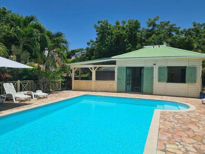 Maison de vacances pour 4 personnes, avec piscine ainsi que jardin et terrasse